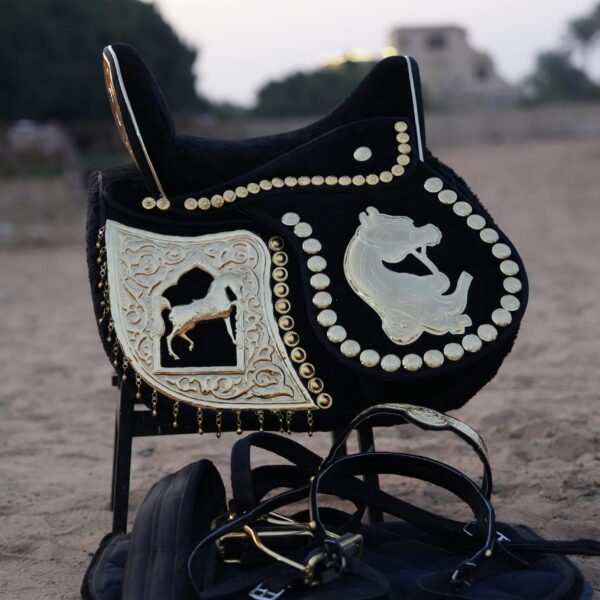 black golden plated saddle سرج اسود عموله مطلي بالكامل
