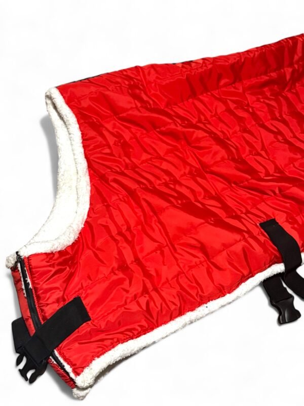 Red Winter blanket جلال شتوي احمر