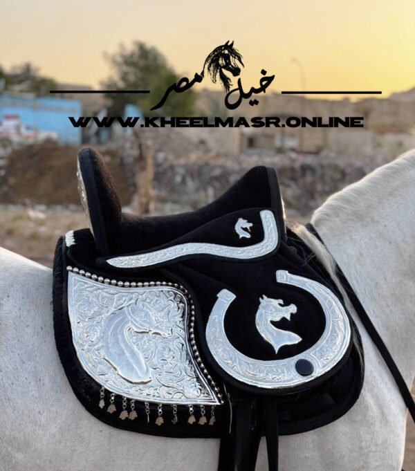 سرج اسود راس حصان و زخرفه اثريه - Image 3