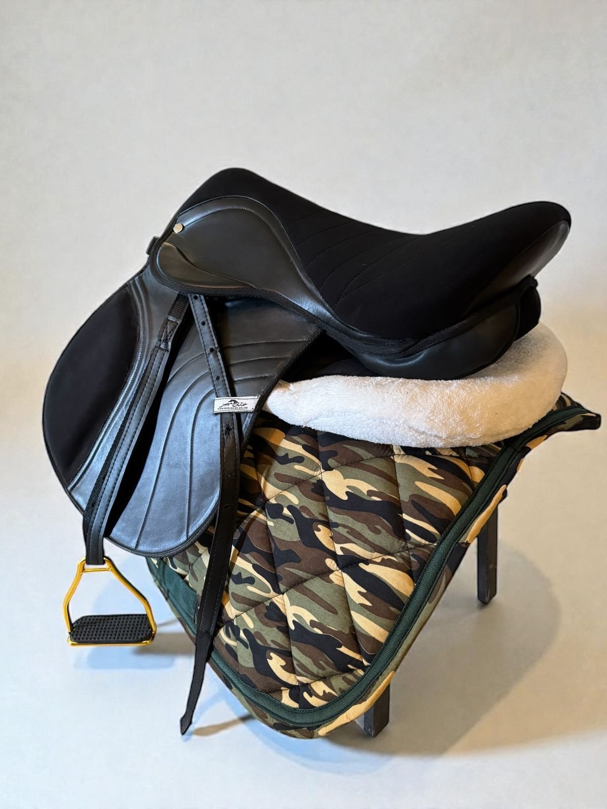 KM black all purpose natural leather سرج متعدد جلد طبيعي - Image 2